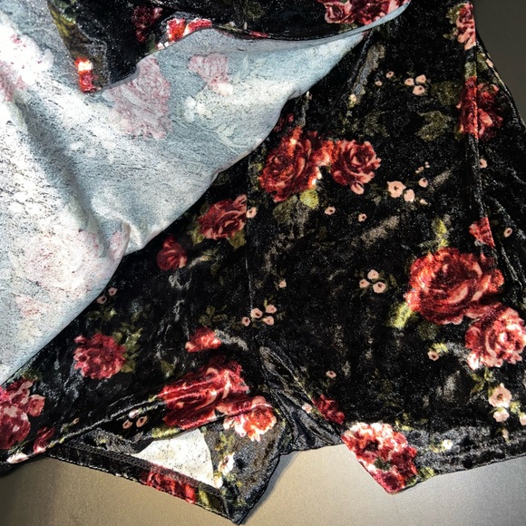 Garage Black velvet floral Skort romper size Large GUC - Picture 2 of 7